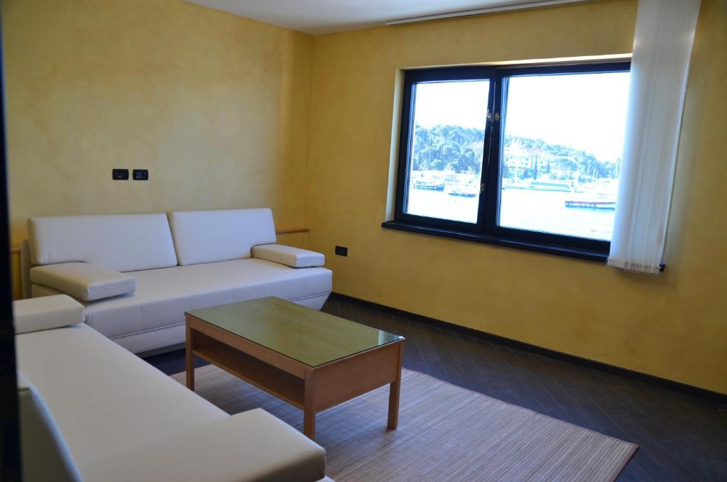 Apartments Ana City Ровінь Екстер'єр фото